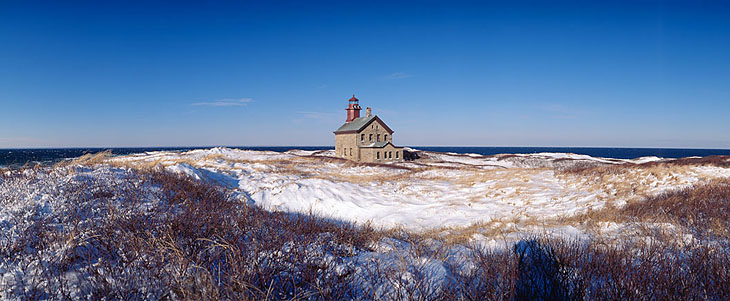 732-10    Winter's Day at the North Light